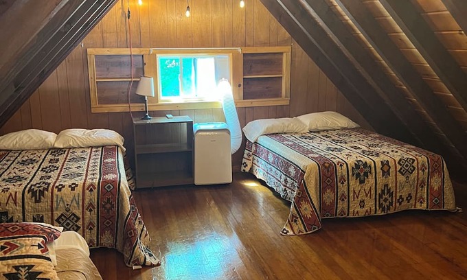 Northeast Michigan Chalet De Esquí | Cozy chalet in marvelous Harrietta with WiFi. On Orv and Snowmobile trails.