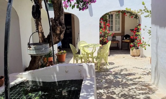 Sines Casa | Room 'Garden' with Shared Garden and Wi-Fi