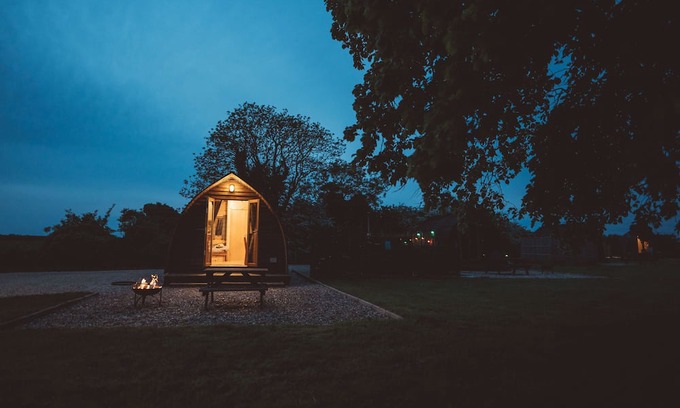 Weston Cabina | Cosy Glamping Cabin With Wood Fired Hot Tub