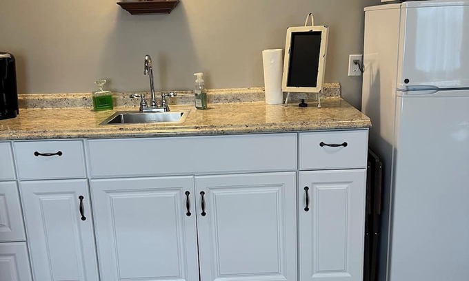 Nortonville Casa | Brown’s cozy bungalow with AC in charming Nortonville