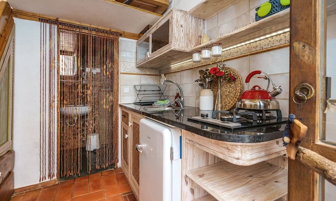 Carrapateira Apartamento | Studio Apartment 'Alma' with Mountain View, Shared Terrace and Wi-Fi