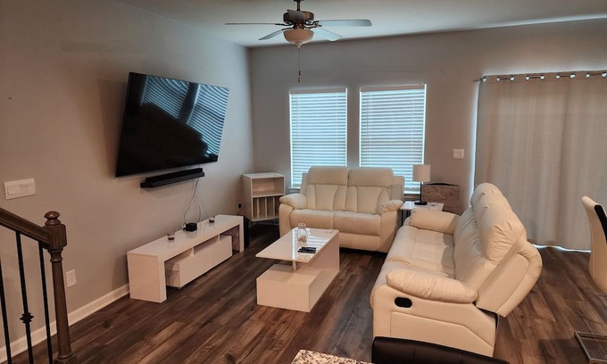 Lilburn Casa | Charming 3-bedroom townhome in Lilburn with WiFi, AC