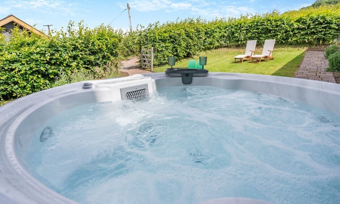 Monmouth Casa | The Cart Shed - Three Bedroom House, Sleeps 5
