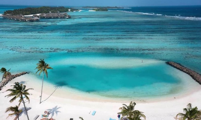 Huraa Casa | Seaview Suite in Huraa Guesthouse with AC, Wifi & Balcony