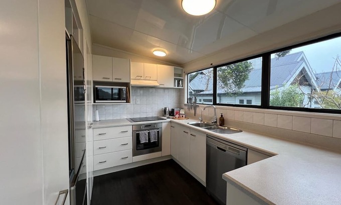 Narrow Neck Casa | If you want to be close to the beach.