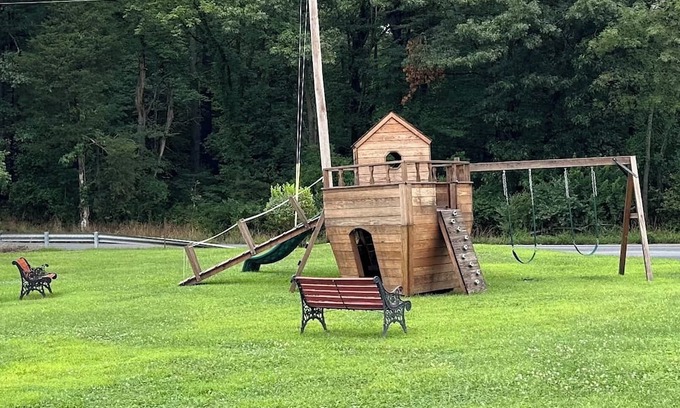 Stroudsburg Casa | Cozy 2-bedroom RV in awesome Stroudsburg with AC, WiFi