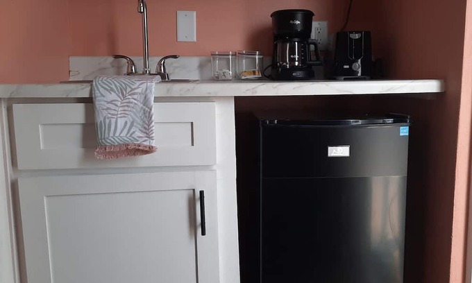 Gambier Casa | Newly built cozy studio in western Nassau, 3 minutes from airport and beaches