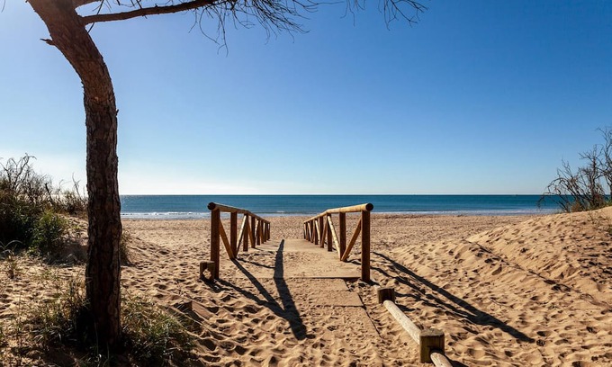Isla Cristina Apartamento | Enjoy a wonderful holiday by the sea in this holiday apartment.