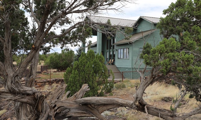Show Low Casa | New Listing! Luxury cliff-side retreat. Isolated & Serene with EPIC views.