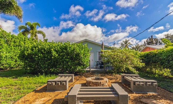 Stuart Casa | Coastal Comfort: 3br House In Stuart City 3 Bedroom Home by RedAwning