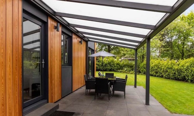 De Hooilanden Casa | The Veluwe Chalet offers a luxurious and comfortable vacation experience on a spacious plot with a private garden and excellent amenities.