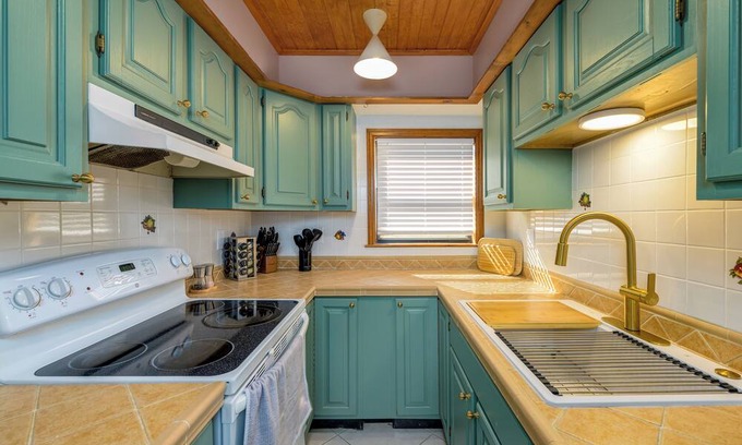 Odessa Casa | Serene Lakefront Retreat: Unwind on Lake Wood
