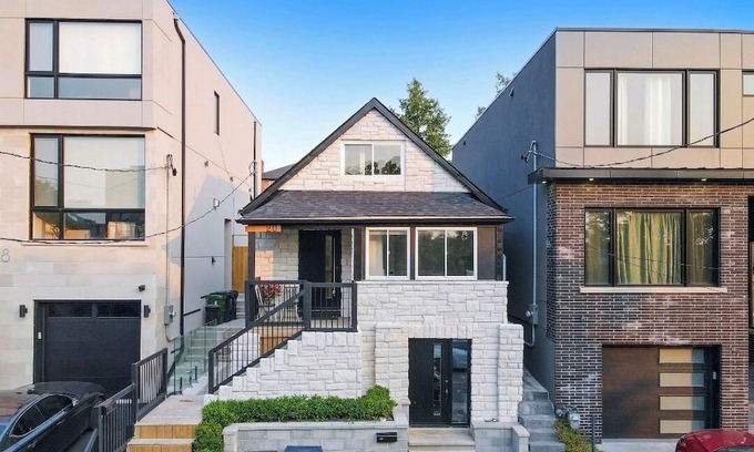 Oakwood Village Casa | Detached Home w/ private Backyard - Midtown Toronto - Quiet Street - Accesible