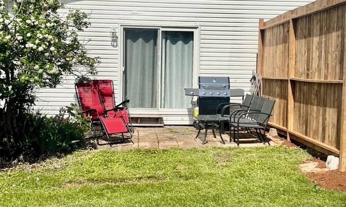 Summerside Casa | Centrally located Newly renovated 2 bedroom, 1bath washer dryer large back yard