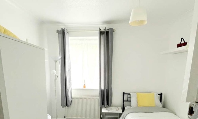 Broad Green Casa | Cosy Single Room 10 mins from vibrant East Croydon!