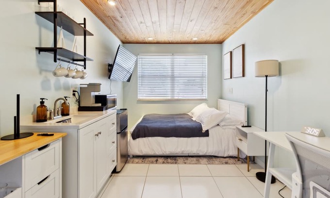 Stuart Casa | Cozy Stuart City Studio Retreat Home by RedAwning