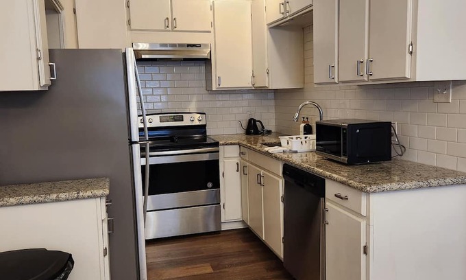 Denham Springs Casa | Simply Stay sleeps up to 8 people and is conveniently located right off the I-12