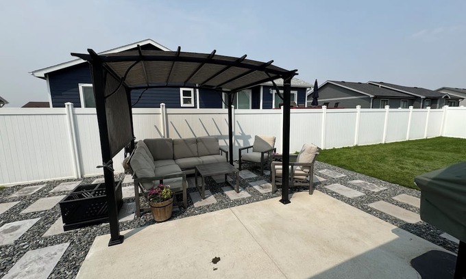 Gillette Casa | Clean beautiful house 3 minutes from CAM-PLEX & 1 min from Energy Sports Complex