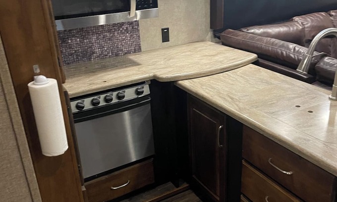 Cottondale Casa | Toy Hauler- 43' Camp Style in private lake area.