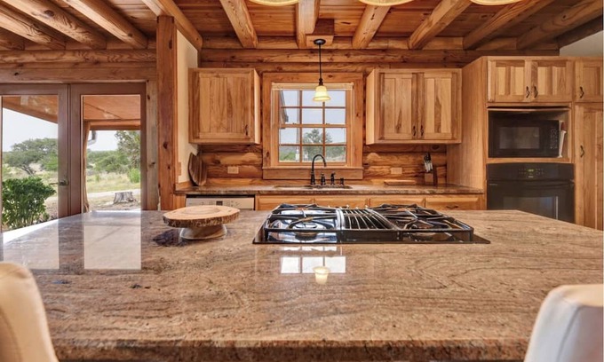 Burnet Cabina | EHAD RANCH 3-bedroom cabin in the Hill Country of Texas