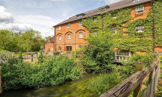 Wokingham Casa | Spacious, Modern Townhouse I Pass The Keys