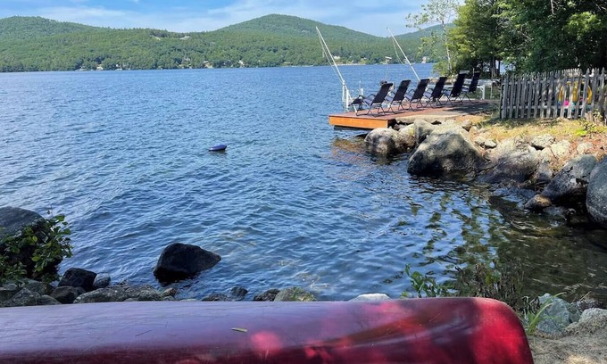 Laconia Casa | Bring your dog, boat and the whole family to enjoy the lake!!