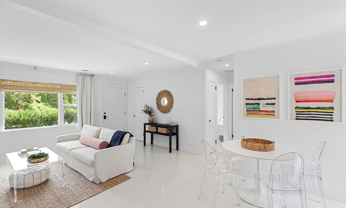 Sag Harbor Cabaña | little Cottage on Cove Charming 2-bedroom in soothing Sag Harbor with WiFi, AC