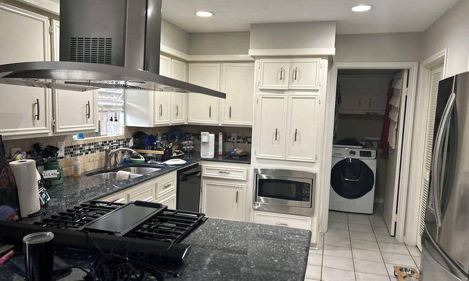 Quail Valley Casa | Spacious 4-bedroom house with POOL WiFi and AC in adorable Missouri City