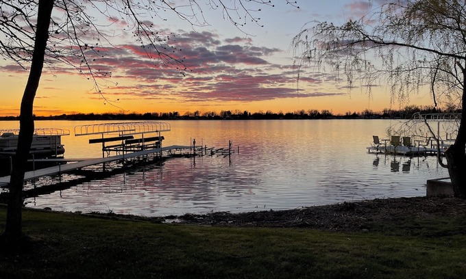 Brandt Cabina | Shady Beach Retreat at Lake Cochrane - Gary, SD