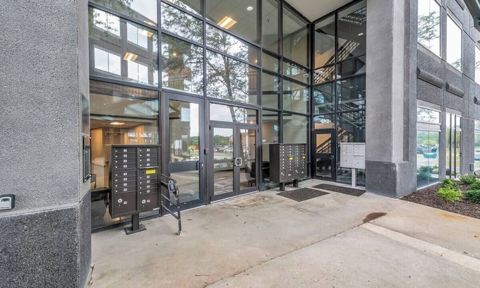 Waldron Apartamento | Sleek, modern loft minutes from Airport, FAST WiFi