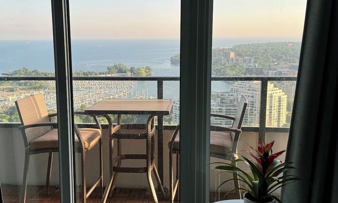 Humber Bay Shores Condominio | 1 Bedroom condo with stunning view of lakeshore