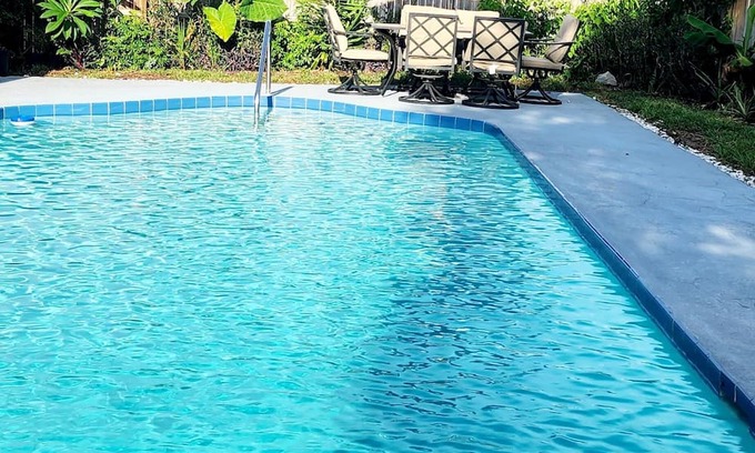 Northwest Orlando Casa | Spacious home with extra large pool, water falls and centraly located.nn