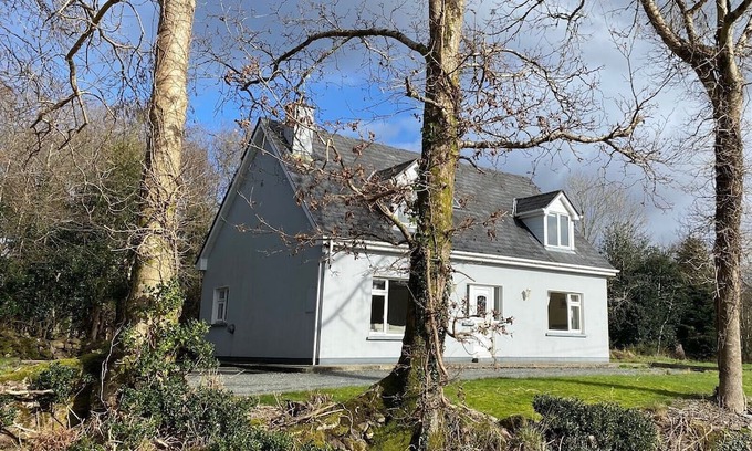Kenmare Condominio | 3 bedroom home to sleep 7 with stunning views of the Sheen River and Falls