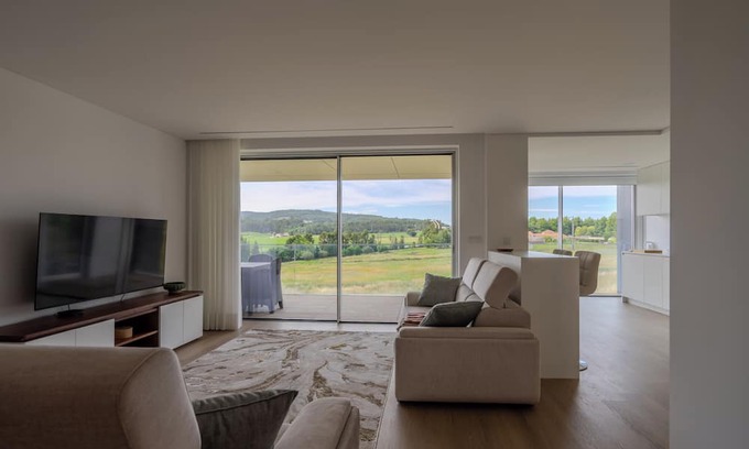 Barcelos Apartamento | Gorgeous 3-bedroom apartment, utmost comfort & convenience at historic Barcelos.