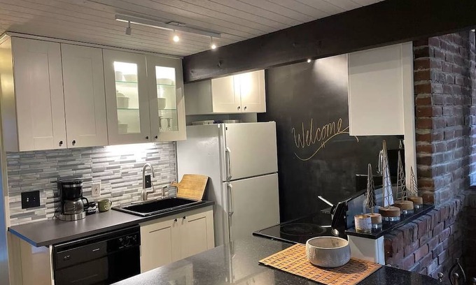 West Dover Chalet De Esquí | 4 Month Minimum! Winter Rental 1/2 mile to Mt Snow