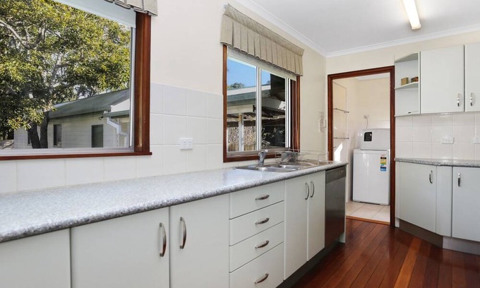 Hawks Nest Casa | Stroll To Bennett's Beach
