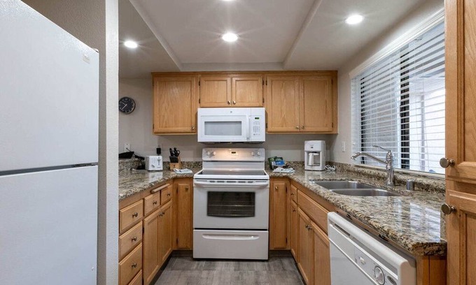 Baristo Complejo | Luxury two bedroom and two bathroom unit with full amenities