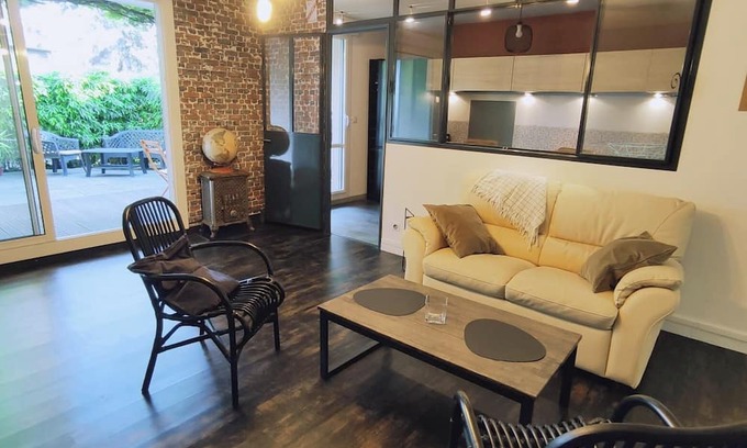 Coteaux Ouest Apartamento | Bamboo and Cherry Apartment 5 minutes from downtown!