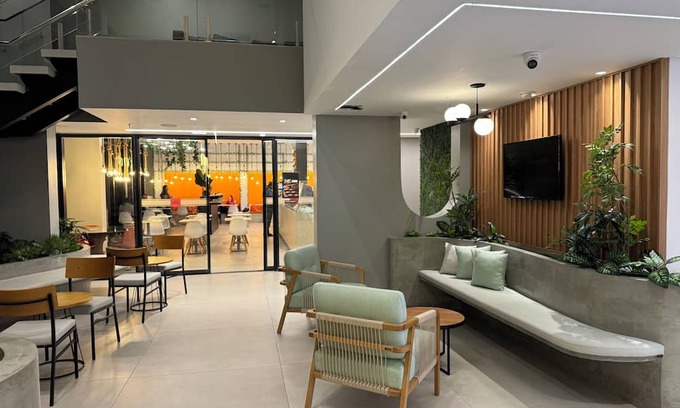 Agua Verde Apartamento | Studio completo no Batel, com cozinha, Wi-Fi e mesa para trabalho/refeições