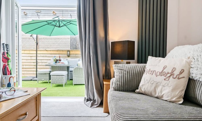 Stalbridge Cabaña | Bentley's Retreat sleeps 2 guests in 1 bedroom