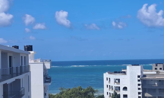 Mombasa Apartamento | Penthouse Livin’: Luxury Penthouse with Stunning Ocean Views & Modern Design
