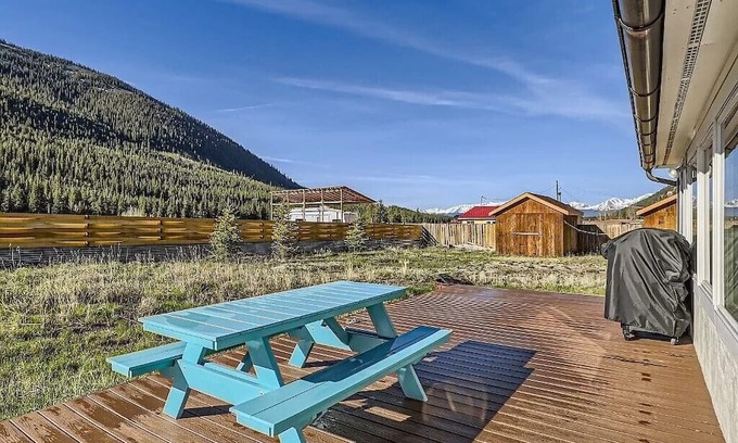 Leadville Casa | Leadville Race Series Retreat! Beautiful home w/mountain views steps from river.