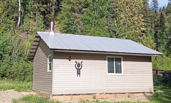 Likely Cabina | Cozy cabin at Cedar Creek , Likely BC