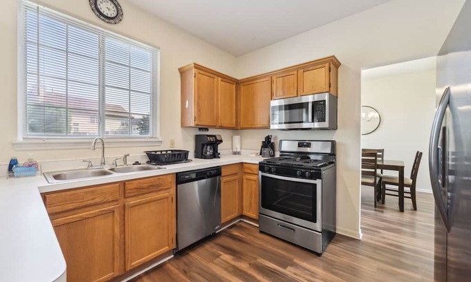 Fox Valley Casa | Plainfield Rental - Metcalf Ctn