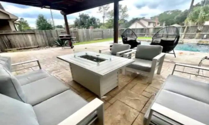 Barker Casa | Your home away from home, 6beds,Pool,Backyard,Parking,Pool table, pet friendly