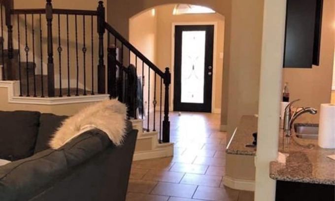 La Porte Casa | Lovely spacious 4 BR 2.5 Bath house in La Porte