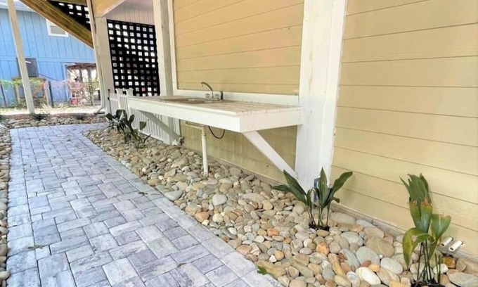 Edisto Island Casa | The Marianne @ Edisto! Skip & a Jump to the Beach!