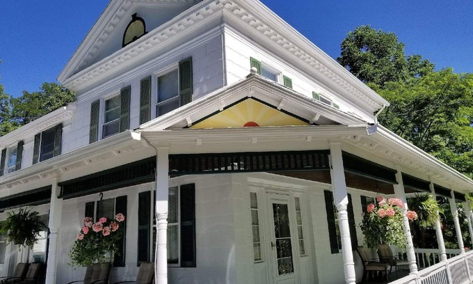Lodi Cama Y Desayuno | Private Room in B&B on Seneca Lake Wine Trail