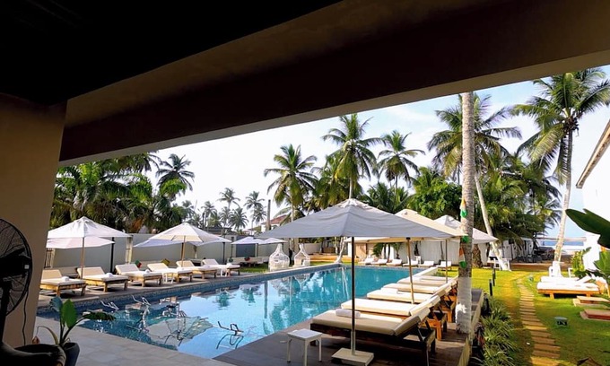 Assouinde Complejo | Palms resort assinie