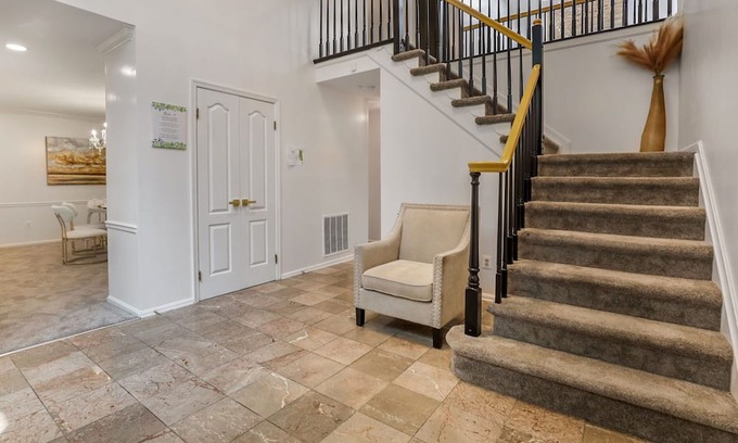 Fort Washington Casa | The Château Lux 4 bedrooms 2.5 baths, sleeps 8, 5min from MGM & National Harbor.